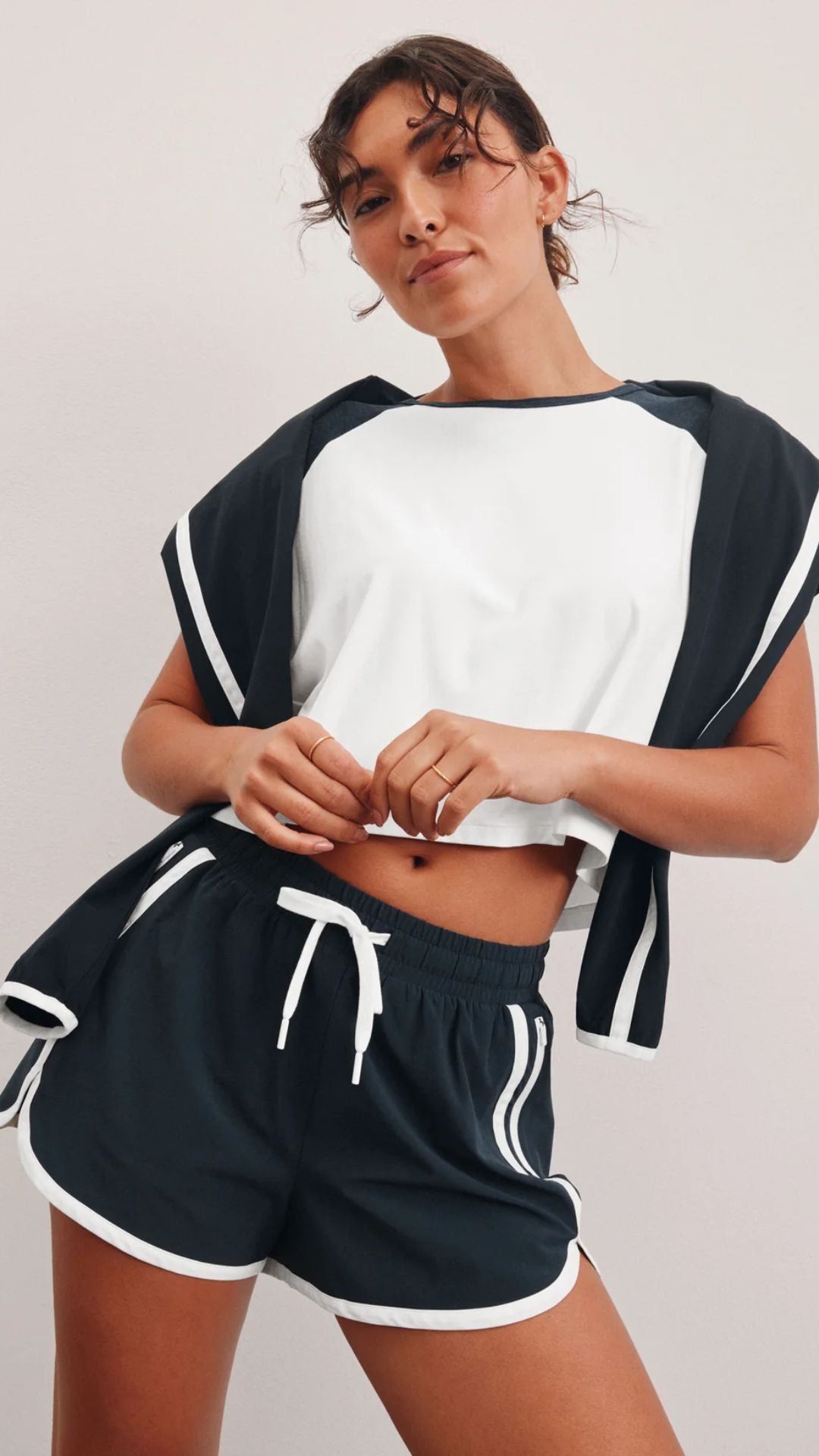 Beyond Yoga Stretch Woven Course 2.5 Short (women's)