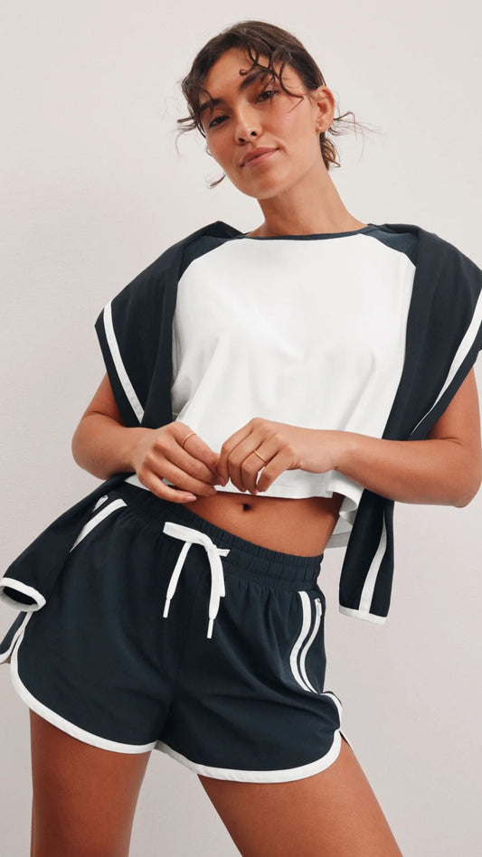 Beyond Yoga Stretch Woven Course 2.5 Short (women's)