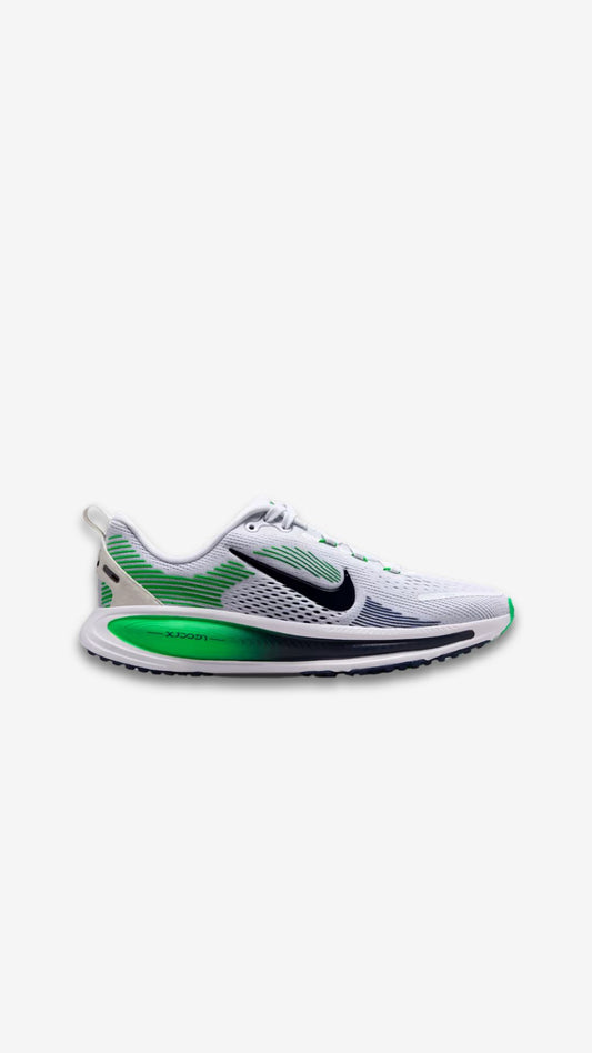 Nike Vomero 18 (Big Kids)